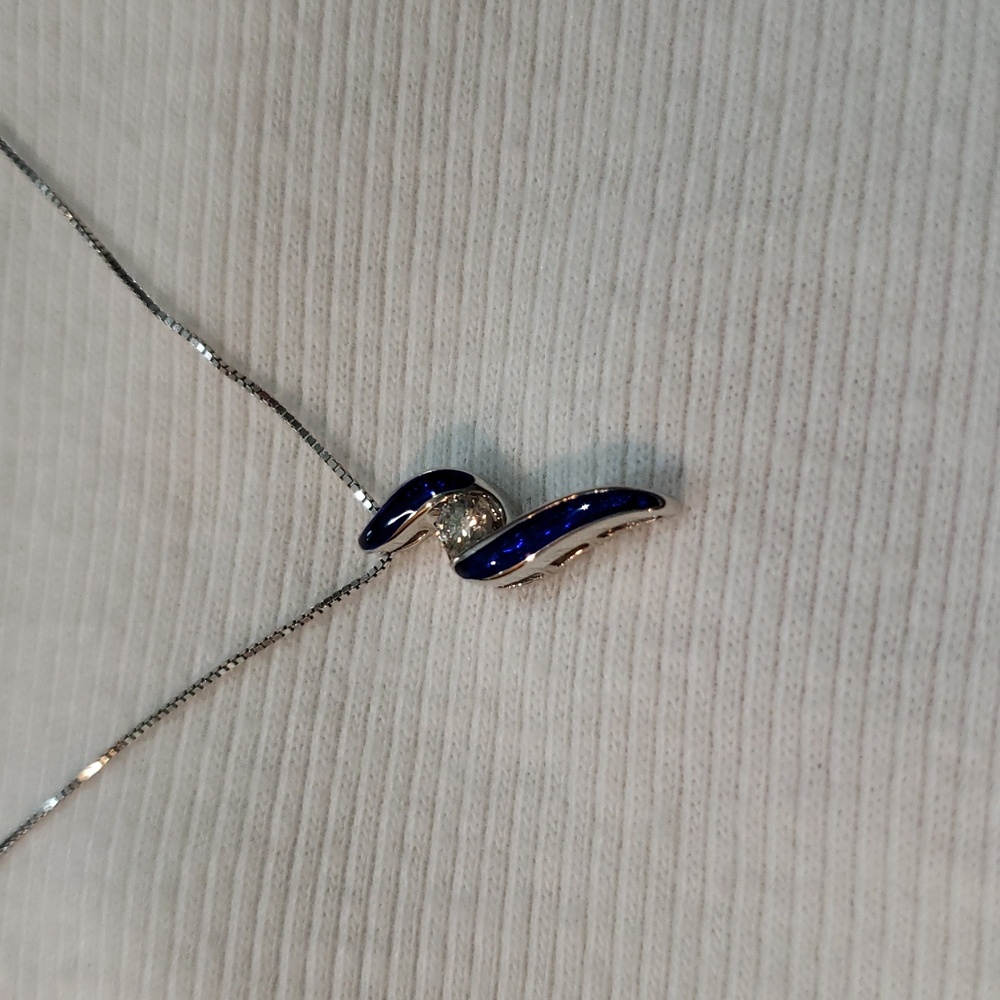 SIRENA JEANS DIAMOND TWIST PENDANT NECKLACE. - Picture 3 of 4